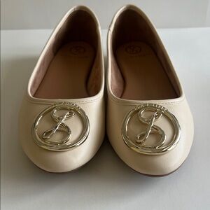 Sam & Libby Cream Flats w/Gold Emblem Size 9